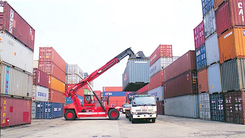 بفضل تحسن الصادرات وتراجع الواردات..   تقلّص العجز التجاري في جانفي 2026 إلى 1287,6 مليون دينار